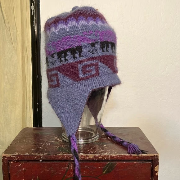 🌈 Reversible winter hat that covers the ears and has a Pom Pom on both sides!!! - Picture 1 of 8